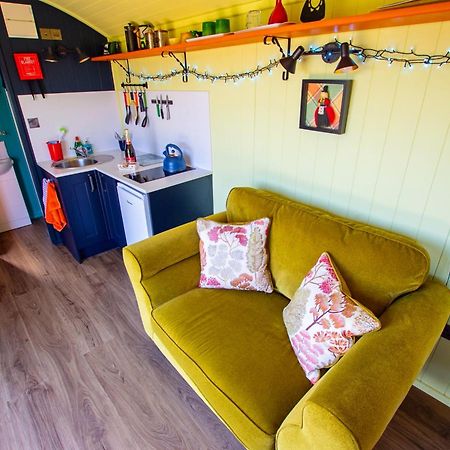 The Gambo Shepherd'S Hut Kidwelly Экстерьер фото