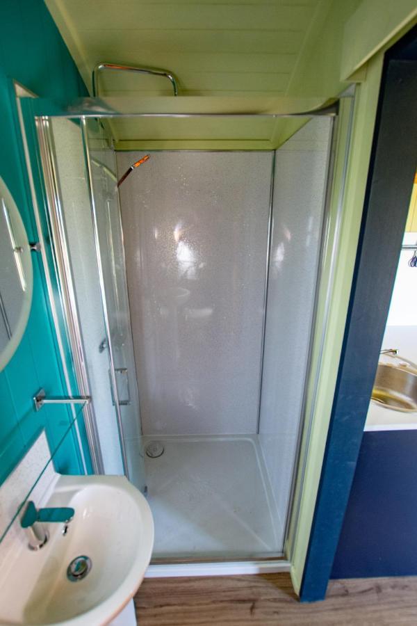 The Gambo Shepherd'S Hut Kidwelly Экстерьер фото
