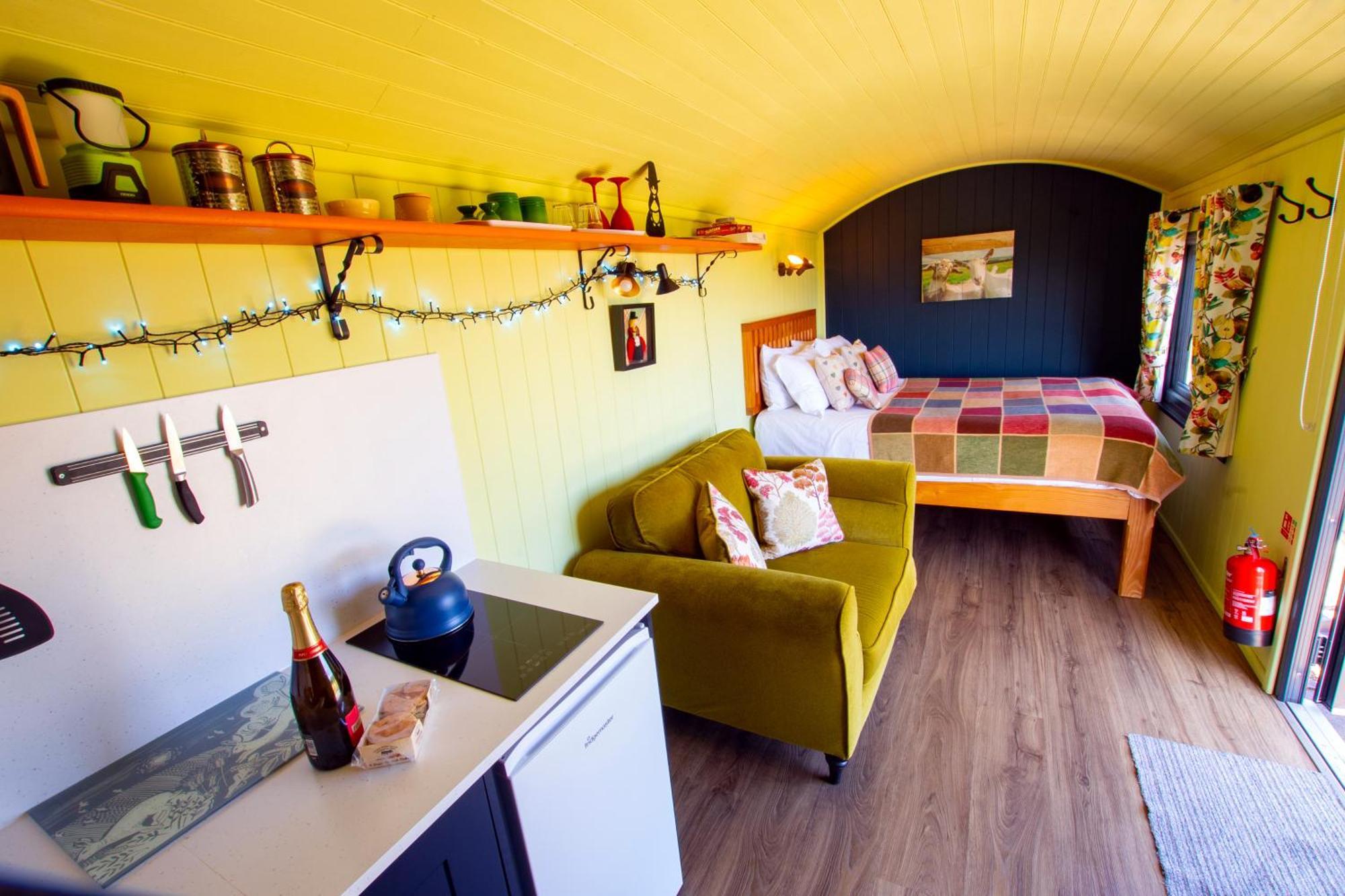 The Gambo Shepherd'S Hut Kidwelly Экстерьер фото